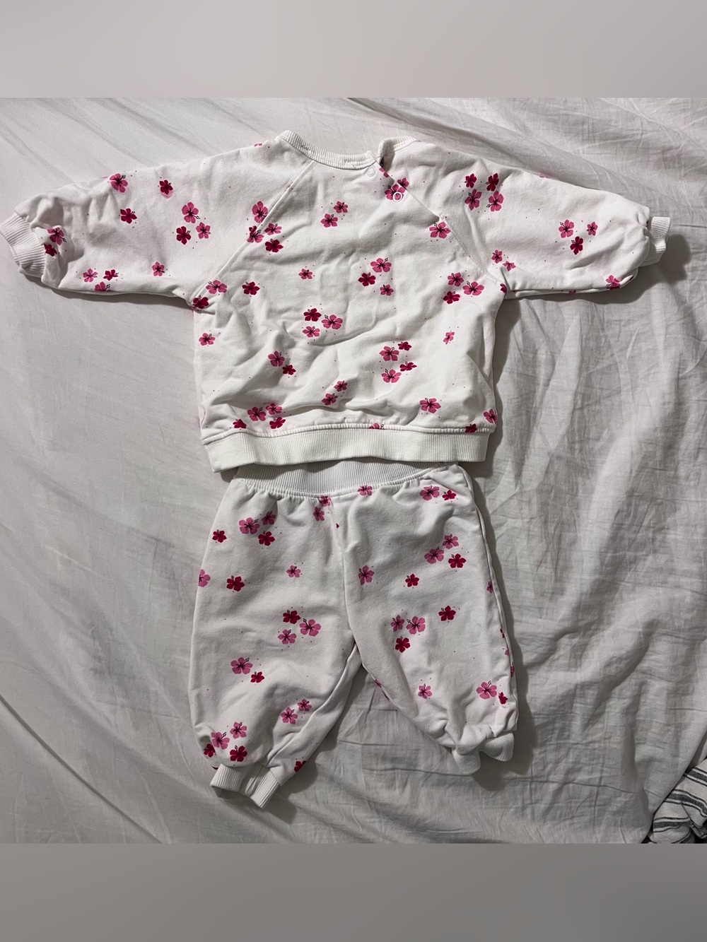 NWOT Zara White and Pink Floral Two-Piece Sweat Set. Size 1-3 months